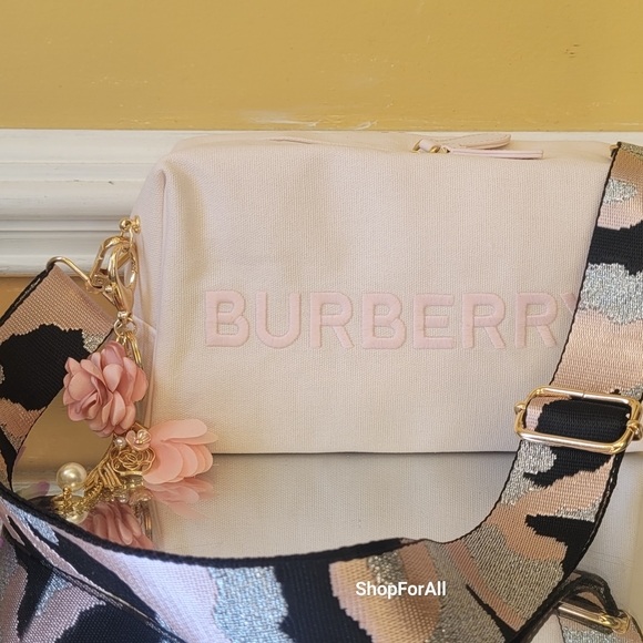 Burberry Pouch converted into to shoulder bag or cross body - Picture 12 of 16